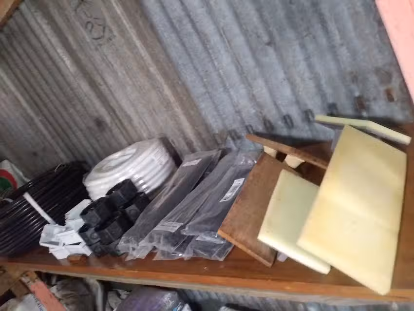 Corral&oacute;n y ferreteria 6.90