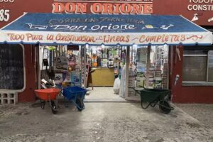 Corral&oacute;n y ferreter&iacute;a Don Orione (Fcio.Varela)