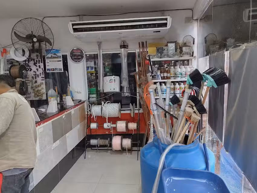 CORRALON y FERRETERIA MAYA