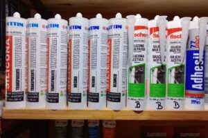 El gallo. Buloneria y ferreteria