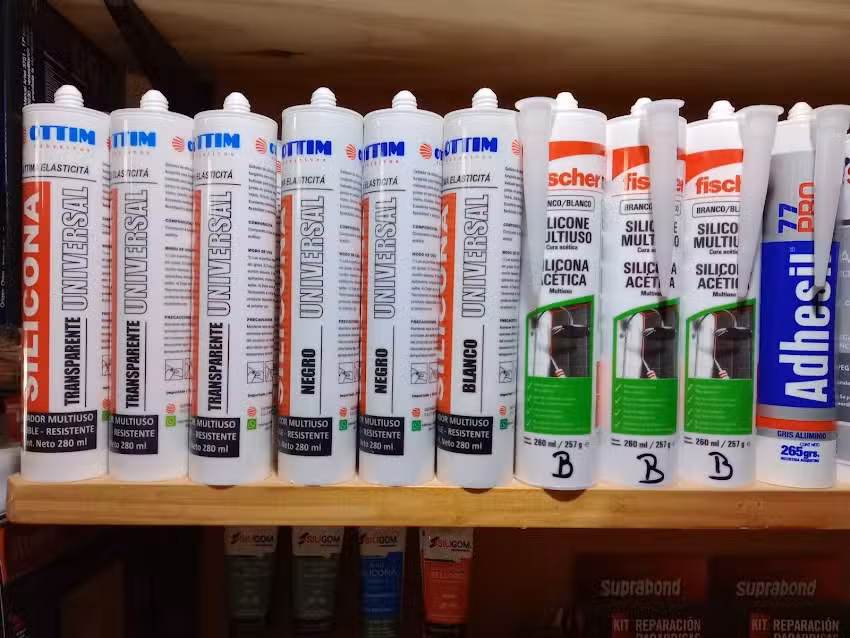 El gallo. Buloneria y ferreteria