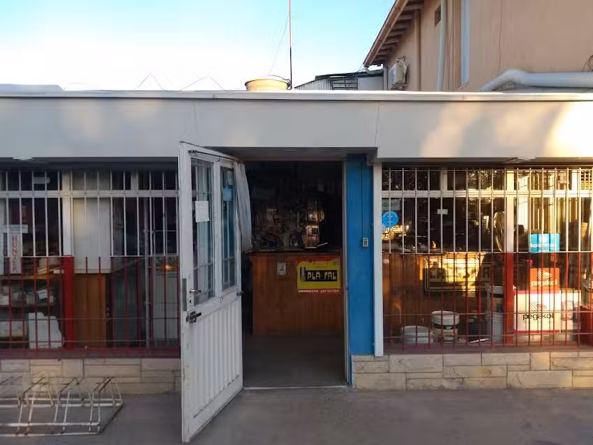 EL P&Aacute;JARO FERRETER&Iacute;A Y CORRAL&Oacute;N