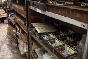 Ferretería L-H (Oro)