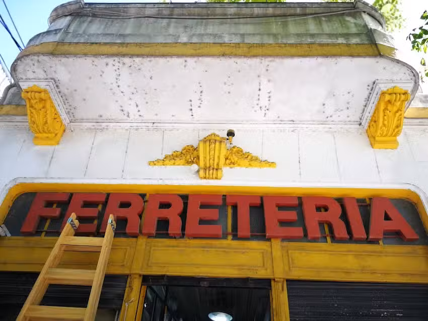 FERRETER&Iacute;A Life