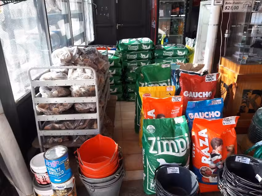 FERRETERIA LUCONI . Buloneria. Envases. Electricidad. Agua.Gas.Aceites YPF..