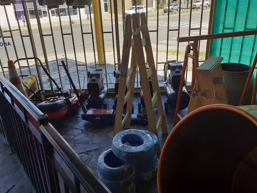 Ferreteria y Buloneria Savio