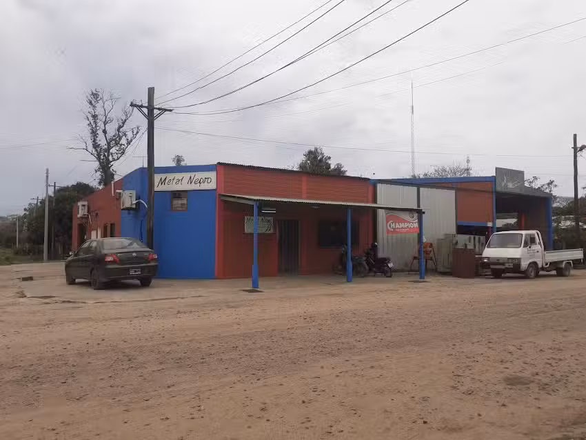 Ferreter&iacute;a y Corral&oacute;n Metal Negro