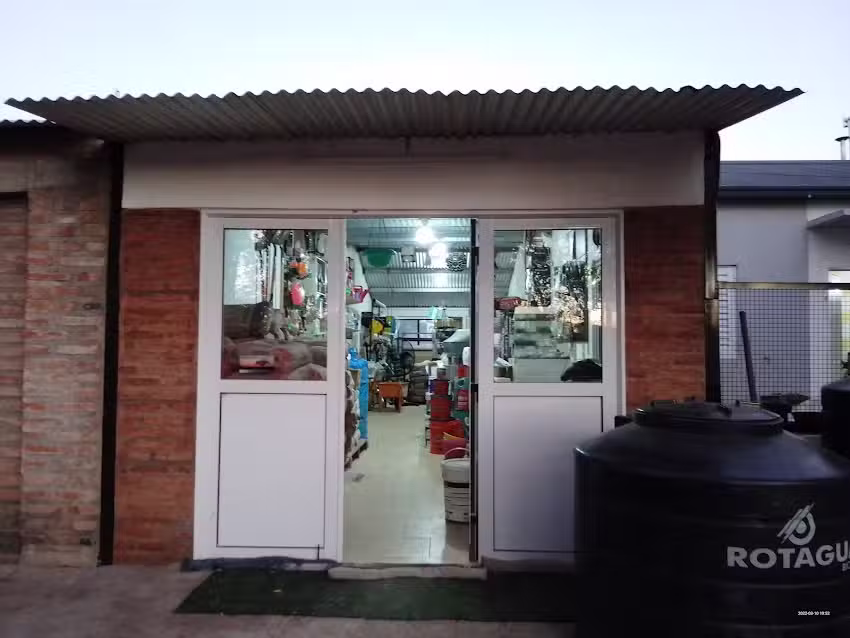 Ferreter&iacute;a y corral&oacute;n &laquo;RC&raquo;