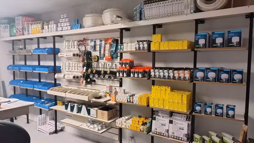 Ferreter&iacute;a y electricidad &laquo;luma&raquo;