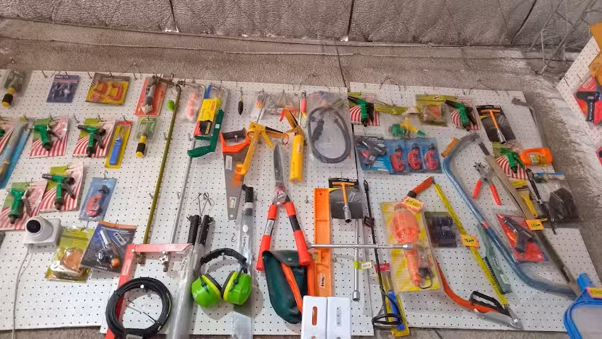 FERRETERIA Y SANITARIOS EL TROPEZ&Oacute;N