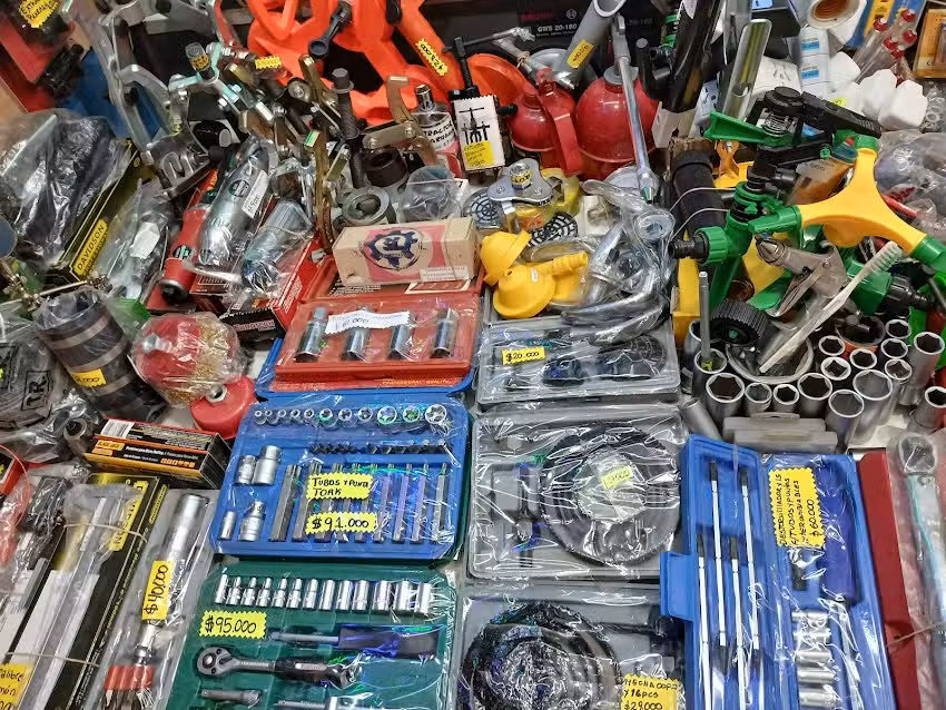 LOCAL 26&Prime; TUTTI&raquo; FERRETER&Iacute;A Y REGALERIA